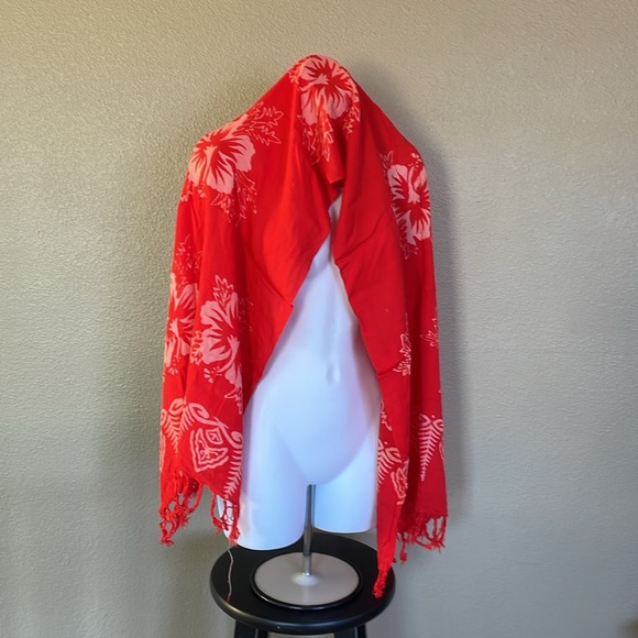 Short hibiscus sarong - Picture 2 of 3